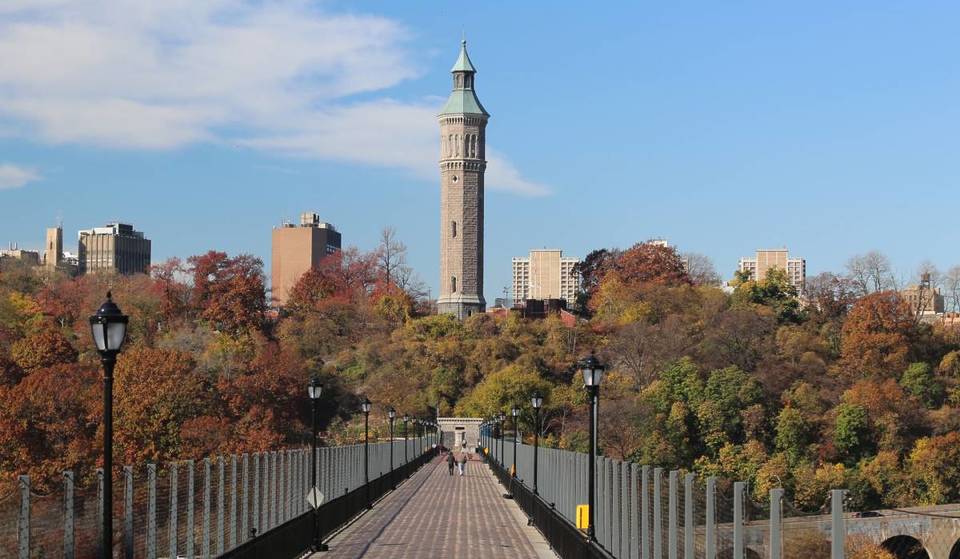 Jahrelang für die Öffentlichkeit geschlossen: Dieser 60 Meter hohe historische Wasserturm in NYC öffnet ab diesem Wochenende für seltene öffentliche Führungen mit 360°-Blick auf Manhattan – und das völlig kostenlos