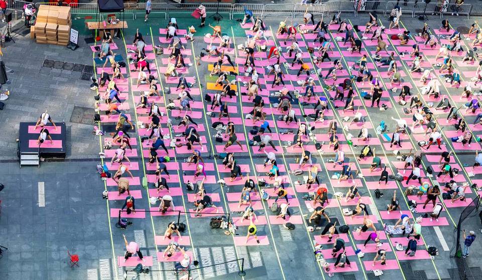 Times Square cerrará las calles para una gran jornada gratuita de yoga este mes de junio: miles de colchonetas, regalos y mucho más