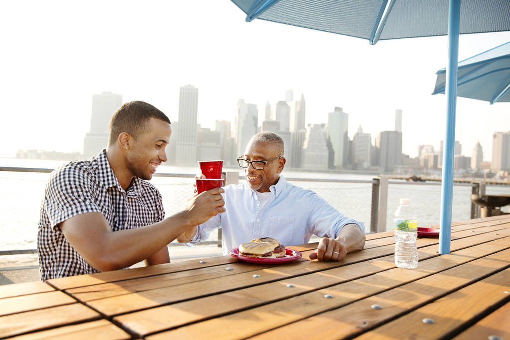 La guida definitiva alla Festa del Papà a New York: dove mangiare, bere e festeggiare il papà