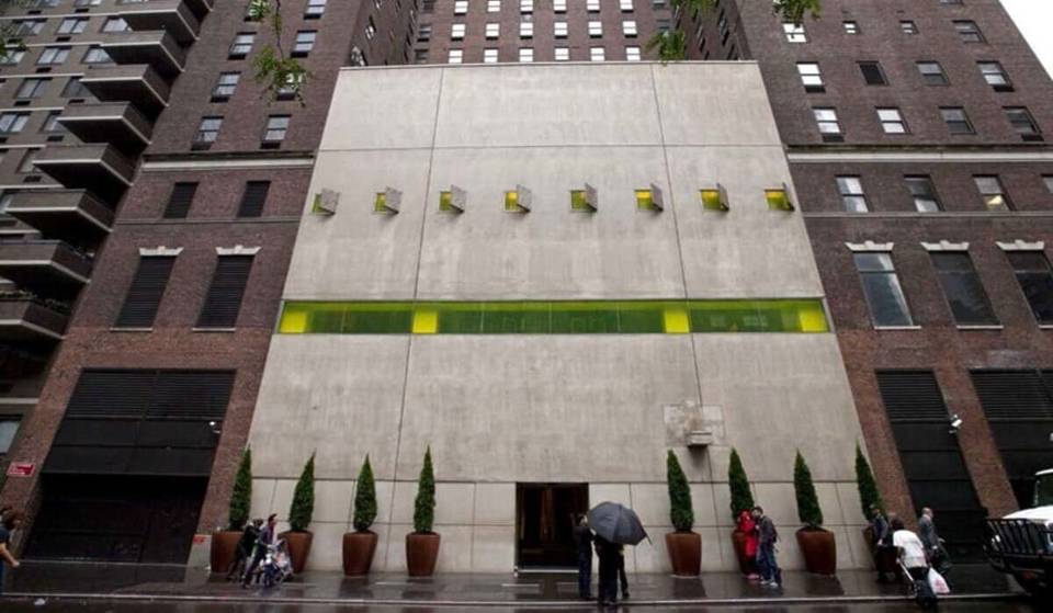 Het historische Hudson Hotel in Manhattan wordt geconfronteerd met een enorme faillissementscrisis van 440 miljoen dollar — na een juridische strijd met 46 senioren met een laag inkomen