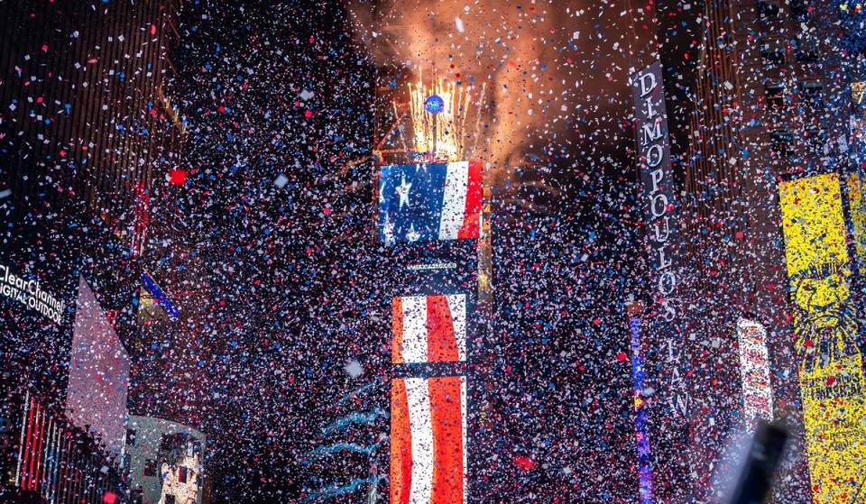 Pour la toute première fois, la boule du réveil de Times Square descendra 8 fois en juillet prochain, à l’occasion d’une célébration historique du 250e anniversaire des États-Unis
