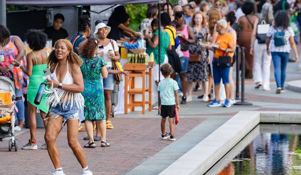 El Jardín Botánico de Brooklyn organiza una gran fiesta de barrio gratuita este mes de julio: juegos en el césped, música en directo, comida y bebida, y mucho más