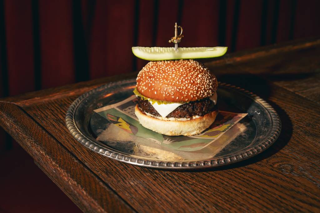 Met een strikte limiet van slechts 12 per dag is dit nieuwe A5 Wagyu-meesterwerk uit West Village officieel uitgeroepen tot de zesde beste burger ter wereld