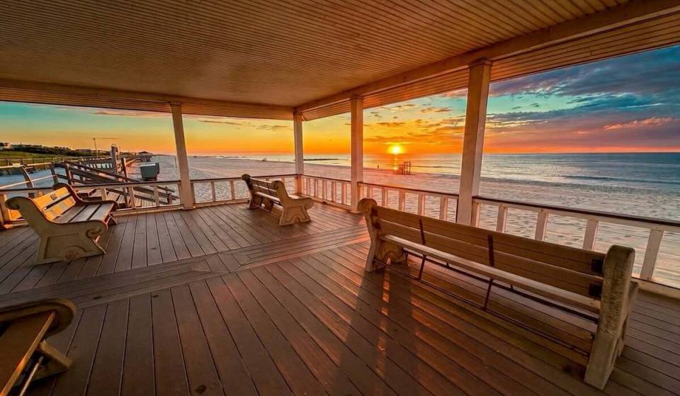 Gelegen iets verderop aan de kust in Monmouth County: dit rustige strandstadje in New Jersey, ook wel bekend als de ‘Ierse Rivièra’, is een zomeroase uit het Gilded Age