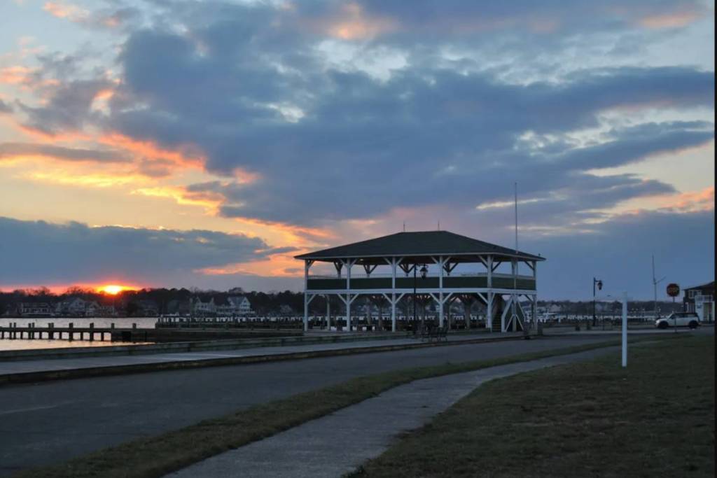 Na meer dan een eeuw beschermt dit stadje aan het water in New Jersey, met 1.650 inwoners, zijn strikte ‘droge’ status en 375 historische huizen met hand en tand