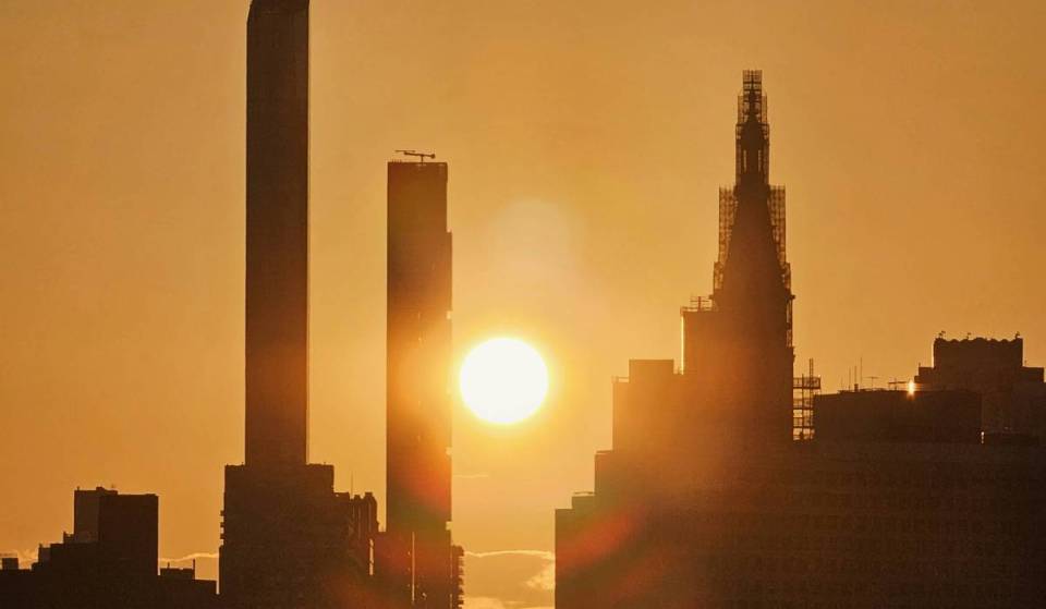 NYC hat gerade einen Hitzewarnungsalarm der Stufe „Code Red“ ausgelöst, da Temperaturen im dreistelligen Bereich bevorstehen – hier ist, was jeder New Yorker wissen muss