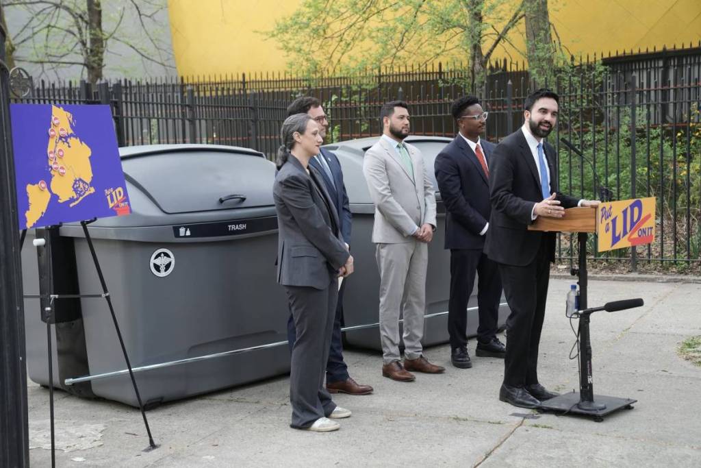 Empire Bins-afvalcontainers in NYC met burgemeester Zohran Mamdani