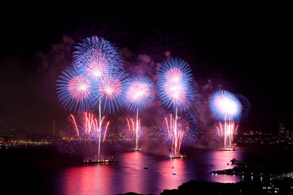 Macy’s-vuurwerkshow op 4 juli boven de Hudson River