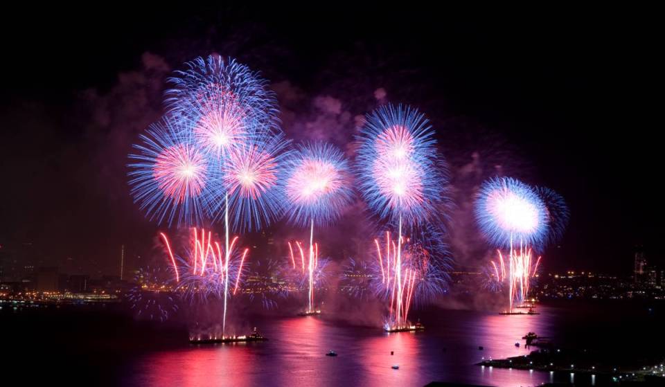 Le feu d’artifice du 4 juillet de Macy’s organise ce week-end son plus grand spectacle de tous les temps — avec d’importantes fermetures de routes à New York que tu dois connaître