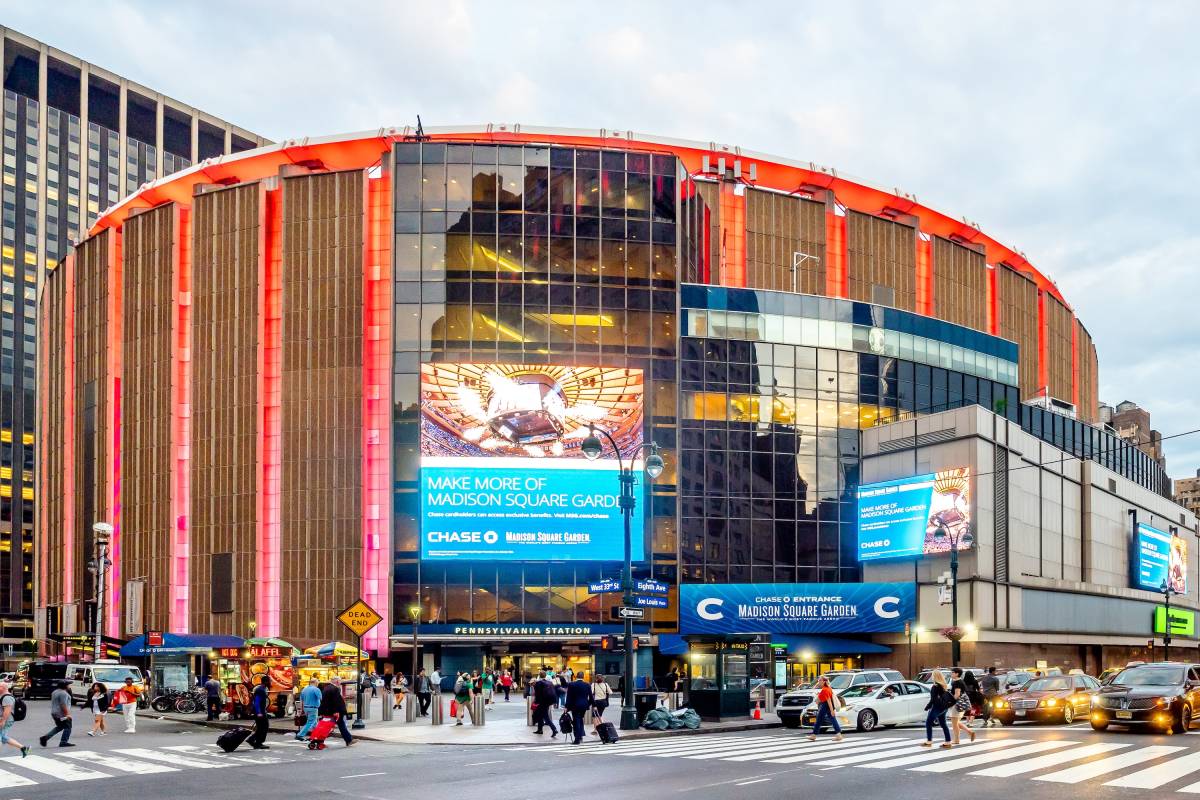 After the New York Knicks’ historic championship win, Madison Square Garden is offering an exclusive 60-minute all-access tour — unlocking the private Chase Bridge, historic exhibits, and restricted locker rooms