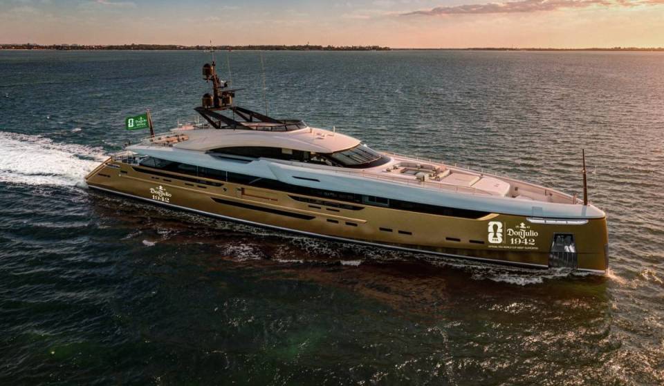 Pela primeira vez na história, o Chelsea Piers, em Nova York, vai transformar seu campo de golfe em um enorme centro de festas da Copa do Mundo neste mês de julho — com um megaiate Don Julio de 200 pés e um bar clandestino flutuante