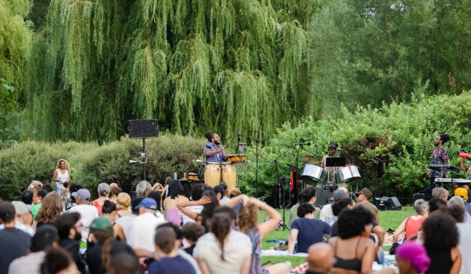Brooklyn Botanic Garden is bringing back its massive outdoor jazz series for three Thursdays — with guided plant tours, live music, and pop-up bars