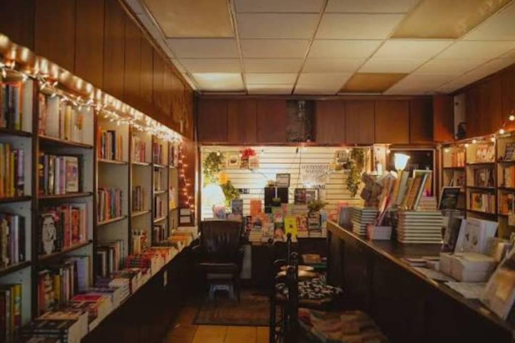 Si un livre est vendu dans les grandes librairies, cette boutique de Chinatown ne le proposera pas : à la découverte de la première librairie, café et bar de New York tenu par des personnes asiatiques-américaines queer