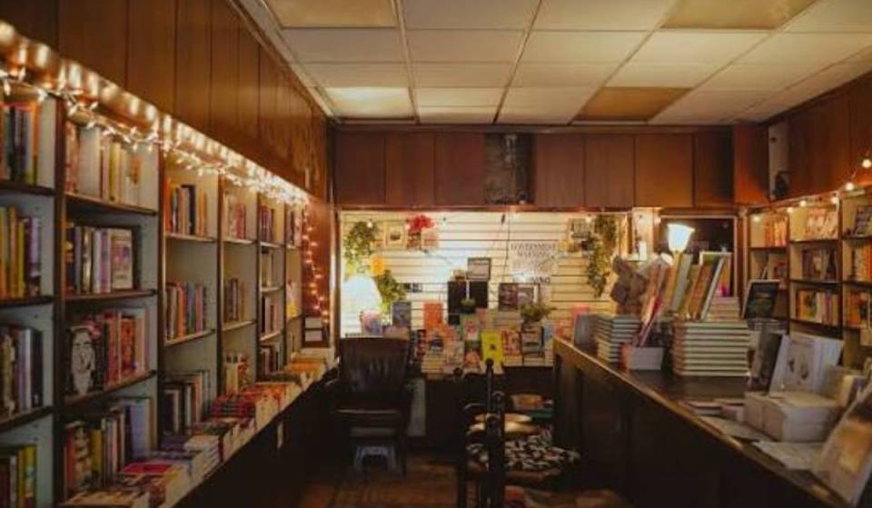 Si un libro se vende en las grandes tiendas, esta tienda de Chinatown no lo tendrá en stock: Dentro de la primera librería, cafetería y bar de Nueva York regentada por personas queer asiático-americanas