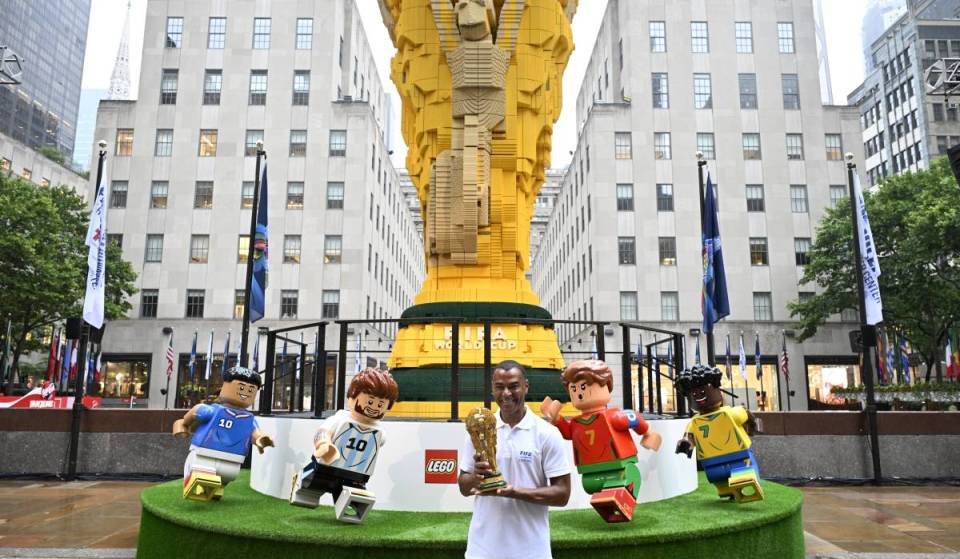 Das größte mobile LEGO-Bauwerk der Geschichte ist gerade in Manhattan gelandet – ein 4,2 Tonnen schweres WM-Meisterwerk, das ihr bis zum 19. Juli kostenlos besichtigen könnt