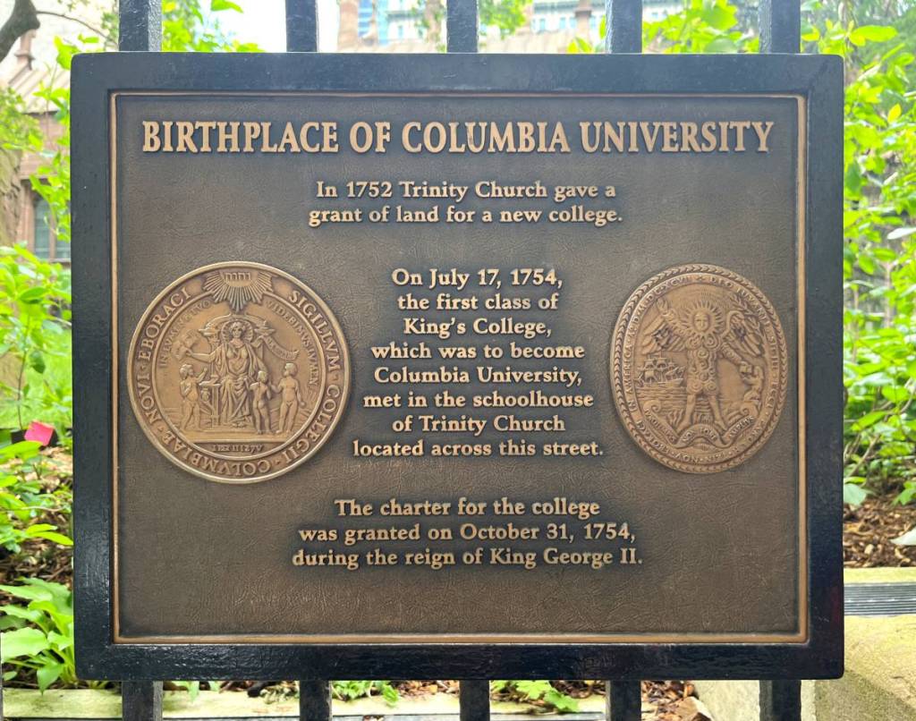 Targa commemorativa del luogo di fondazione della Columbia University a New York