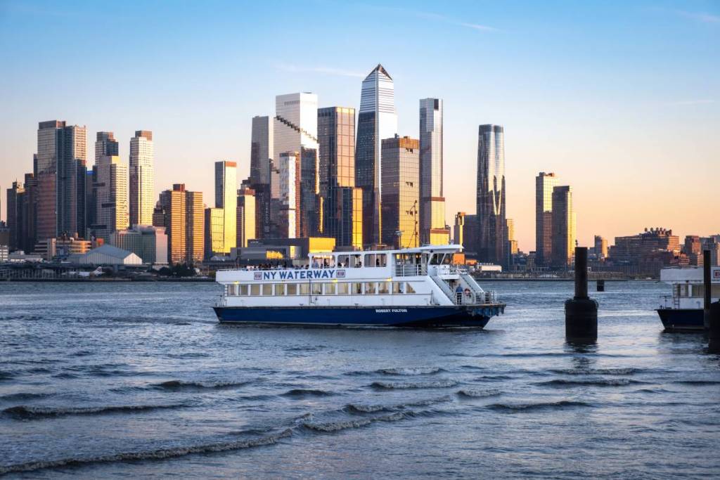Kinderen onder de 12 reizen de hele zomer tot en met 7 september gratis mee op de veerboten van NY Waterway