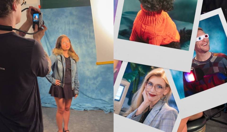 Deze fotostudio in NYC neemt je mee terug naar de jaren ’90 – met vintage glamourfoto’s, retrocomputers en die typische foto-sfeer uit winkelcentra