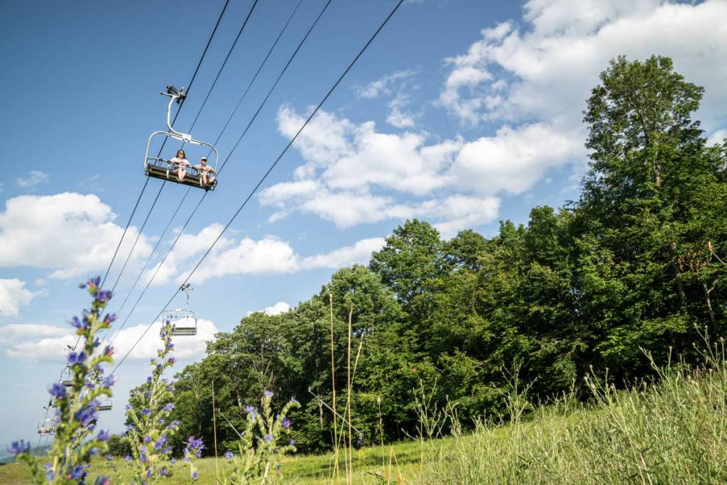 En lo más profundo de las Adirondacks: la mayor estación de esquí del norte del estado de Nueva York reabre su «skyride», recién renovado, para la temporada de verano de 2026