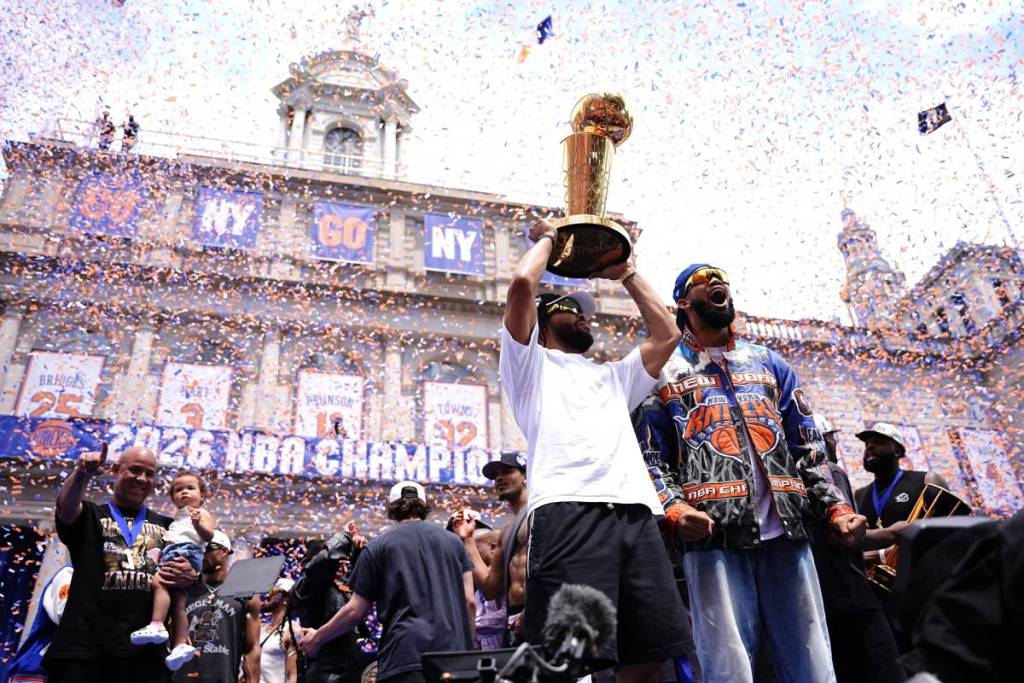 Ab heute: Die offizielle Larry-O’Brien-Trophäe der NBA, die den Titelgewinn der Knicks feiert, wird zusammen mit 70 Sportrelikten in der Ausstellung „For the Win“ zu sehen sein