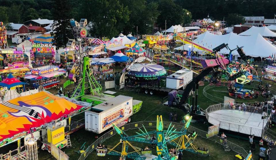 A meno di 2 ore da New York: una delle fiere di contea più longeve dello Stato di New York torna nella Hudson Valley questo agosto con gare di maiali, giostre e dimostrazioni di scultura con la motosega
