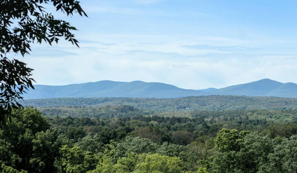 Questa cittadina dello Stato di New York, conosciuta come l’“Isola di Smeraldo dei Catskills”, dista meno di 3 ore da New York City, con montagne verdeggianti, cascate e valli avvolte dalla nebbia