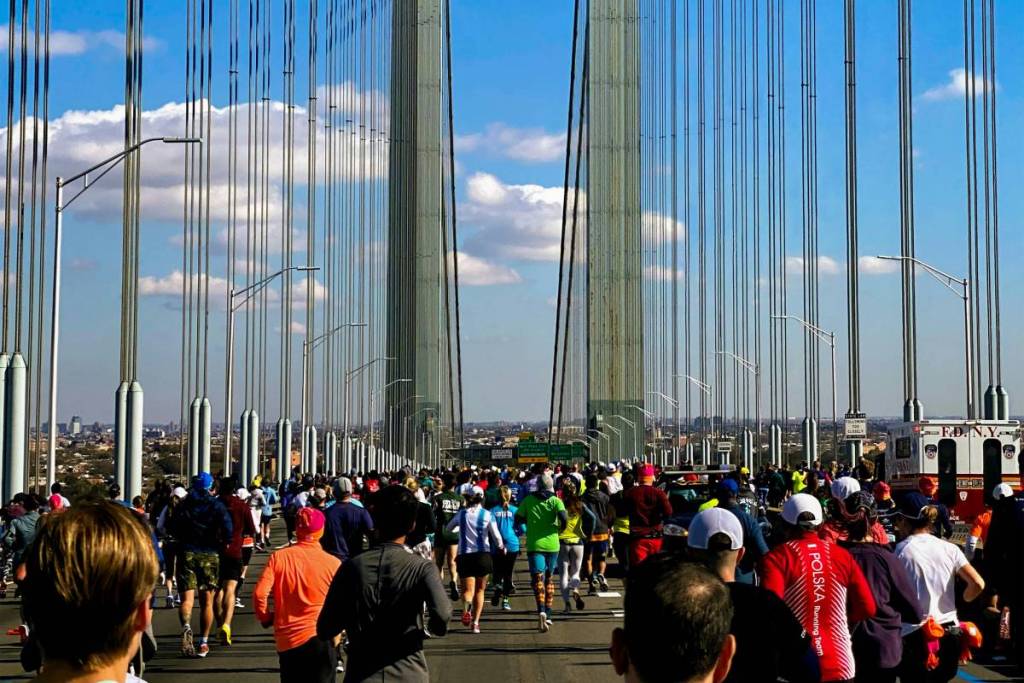 La plus grande fête de quartier estivale sans voiture de New York propose des courses de 5 km entièrement GRATUITES à travers des lieux emblématiques de la ville comme Park Avenue et le Grand Concourse — voici comment courir pour 0 $