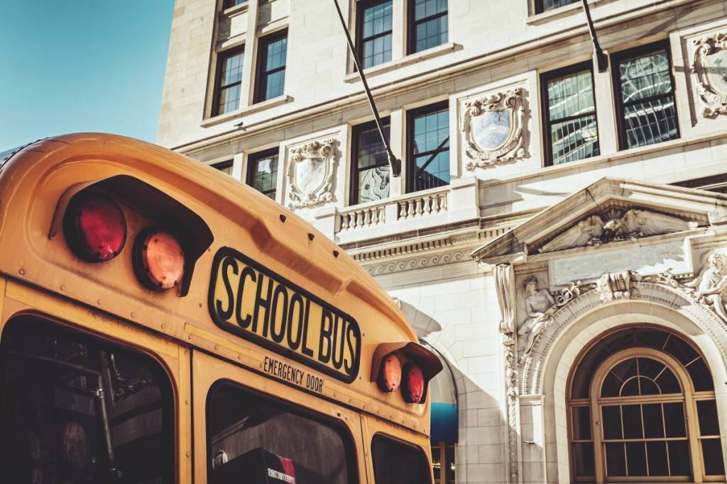 Le scuole di New York svelano importanti cambiamenti al calendario 2026-27: inizio anticipato nell’Upstate, meno giorni di lezione e inizio posticipato al 10 settembre per New York City