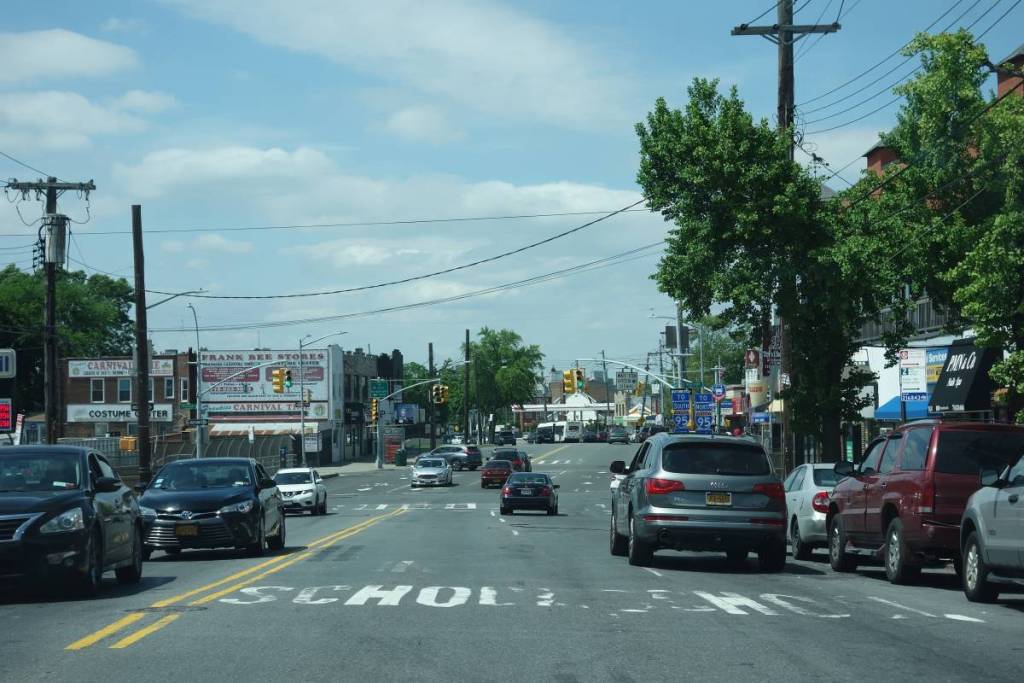 Avenida East Tremont y bulevar Bruckner, Throggs Neck, Bronx