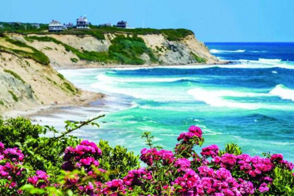 Oublie Nantucket : cette île pleine de charme possède des falaises imposantes, des criques cachées et l’un des plus beaux littoraux de la Nouvelle-Angleterre
