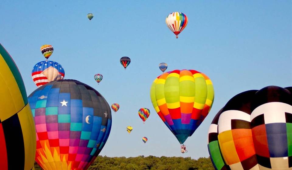 Ein riesiges Heißluftballon-Festival wird diesen Herbst den Himmel über New Jersey erobern – nur 90 Minuten von NYC entfernt. Tickets gibt’s ab 10 $ und du kannst sogar eine Fahrt mitmachen