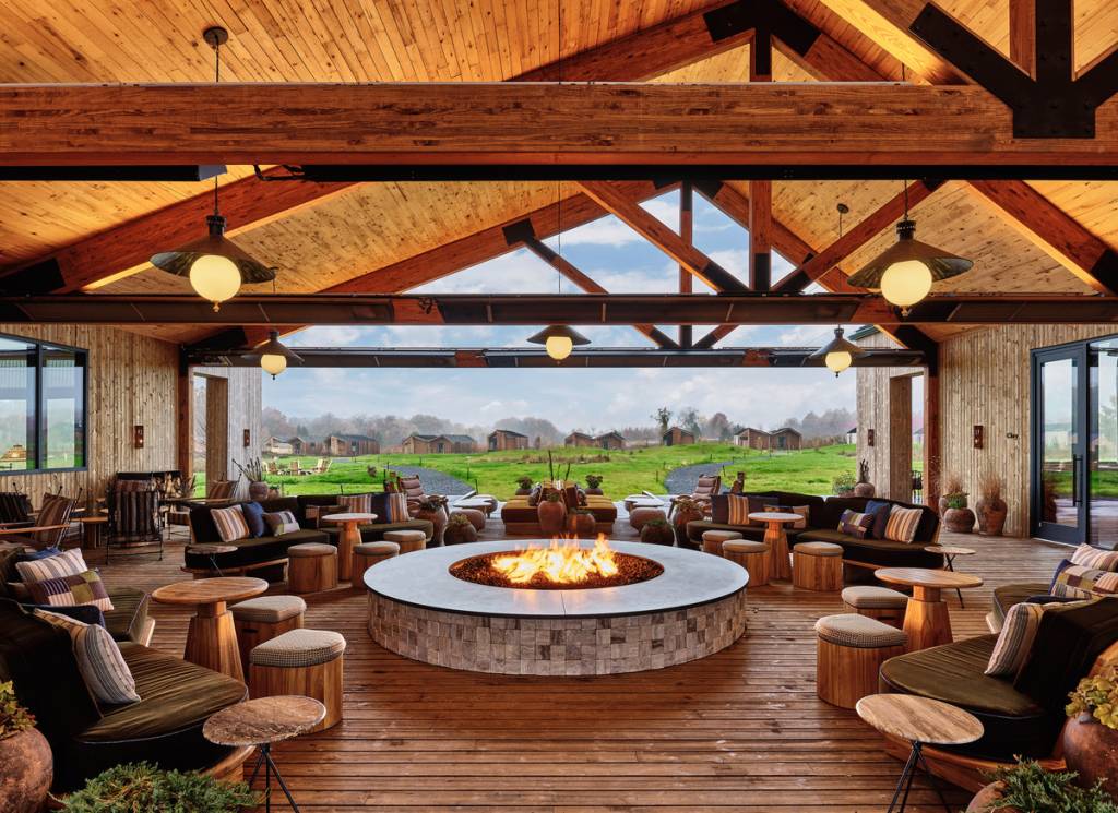 Dieses als „bestes Resort in New York“ ausgezeichnete, 140 Acre große Waldrefugium wertet seinen „Michelin Key“-Aufenthalt noch weiter auf – mit Le Creuset-Kochkursen und Abendessen am offenen Feuer