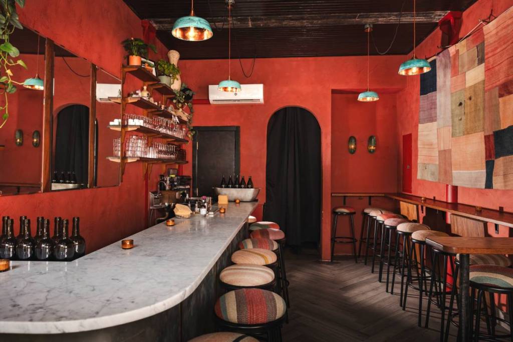 Interior del dokidoki bar en Nueva York