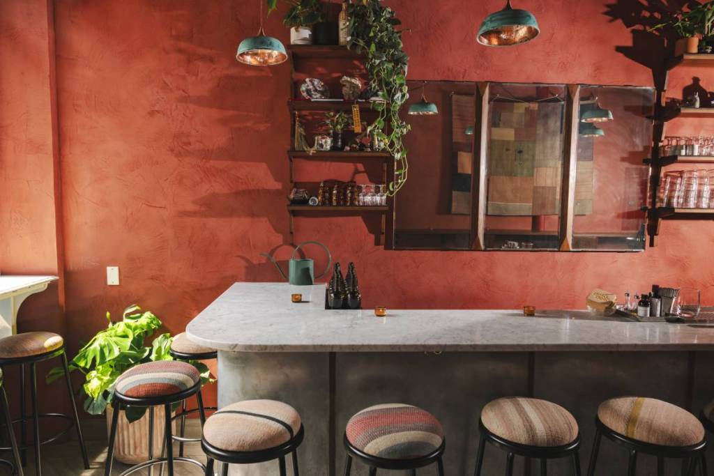 Interior del dokidoki bar en Nueva York