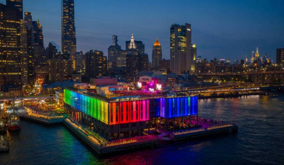 Après deux années consécutives à guichets fermés, la plus grande soirée disco de New York revient au Pier 17 avec les tubes d’ABBA à gogo et une vue imprenable sur les toits de la ville