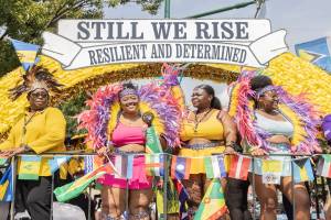 Mit fast zwei Millionen Besuchern kehrt die West Indian Day Parade in NYC an diesem Labor Day nach Brooklyn zurück – mit einem siebenstündigen Fest entlang des Eastern Parkway