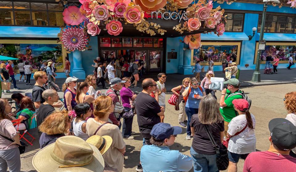 Nueva York ofrece una serie de recorridos a pie totalmente gratuitos de 60 minutos por este emblemático distrito de Midtown, en los que descubrirás joyas ocultas del Art Déco y rascacielos históricos.