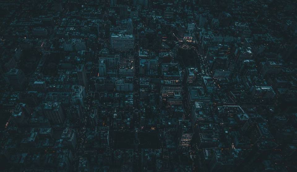 La proposta di legge dello Stato di New York sul “spegnimento delle luci” dopo le 23:00 — a che punto è il disegno di legge e cosa significherebbe per i proprietari di immobili a New York City se venisse approvato