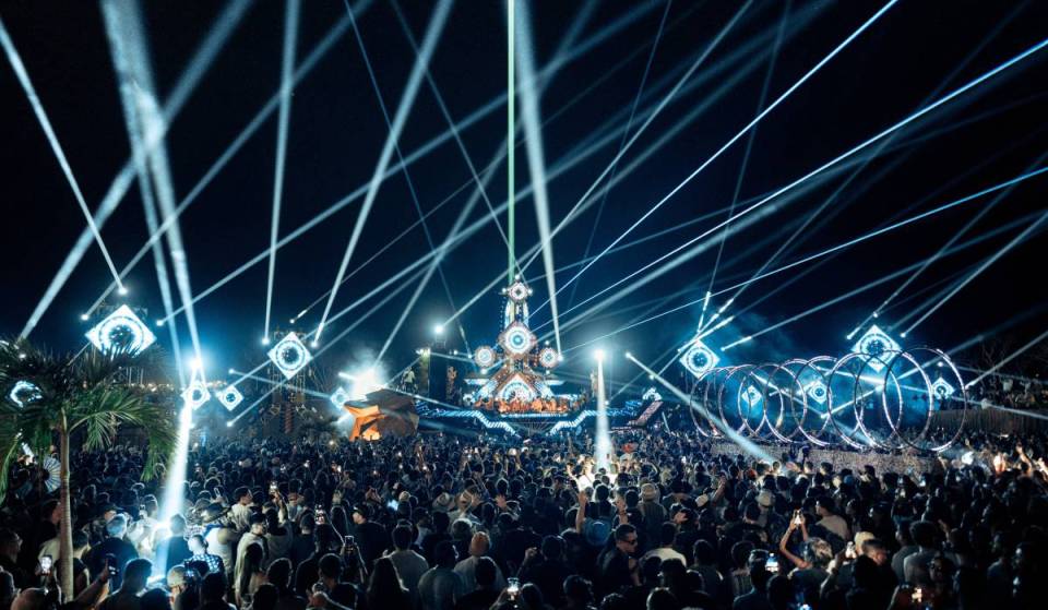 Olvídate del desierto de Nevada: el coche artístico «Mayan Warrior» de Burning Man, con sus rayos láser y un valor de 3 millones de dólares, aterriza en Brooklyn este sábado