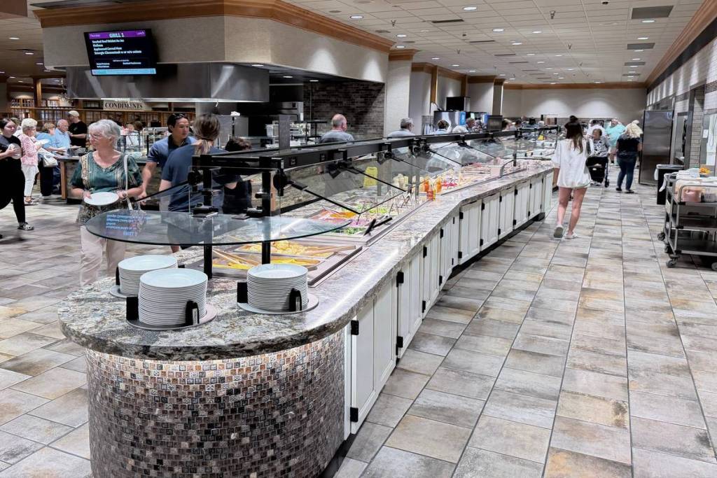 Op slechts twee uur rijden van NYC vind je het grootste all-you-can-eat-restaurant van het land, met een buffetrij van 200 voet die langer is dan het Vrijheidsbeeld