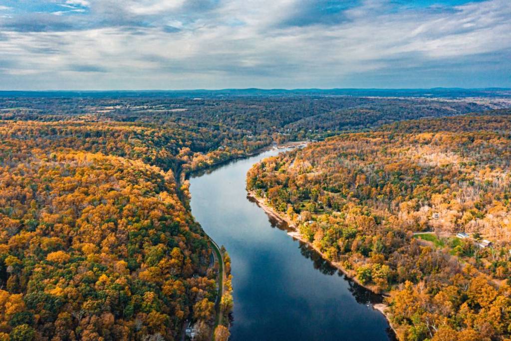 À seulement 90 minutes de New York : ce comté de Pennsylvanie, souvent sous-estimé, vient de devancer Aspen et Stowe pour devenir la 4e destination américaine pour admirer les couleurs d’automne en 2026