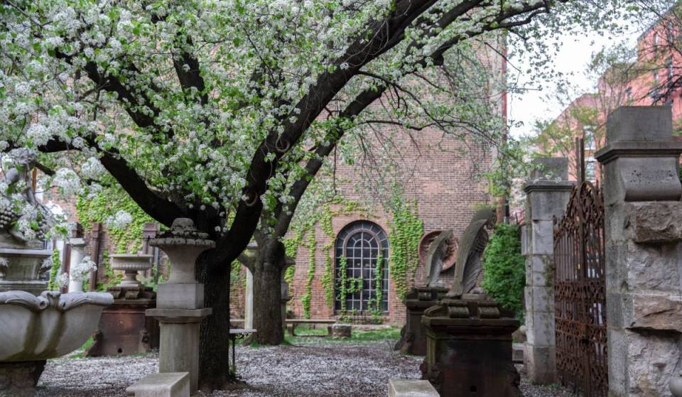 É oficial: depois de uma luta de 13 anos, o Elizabeth Street Garden, o pátio escondido em estilo europeu de Nova York, veio para ficar