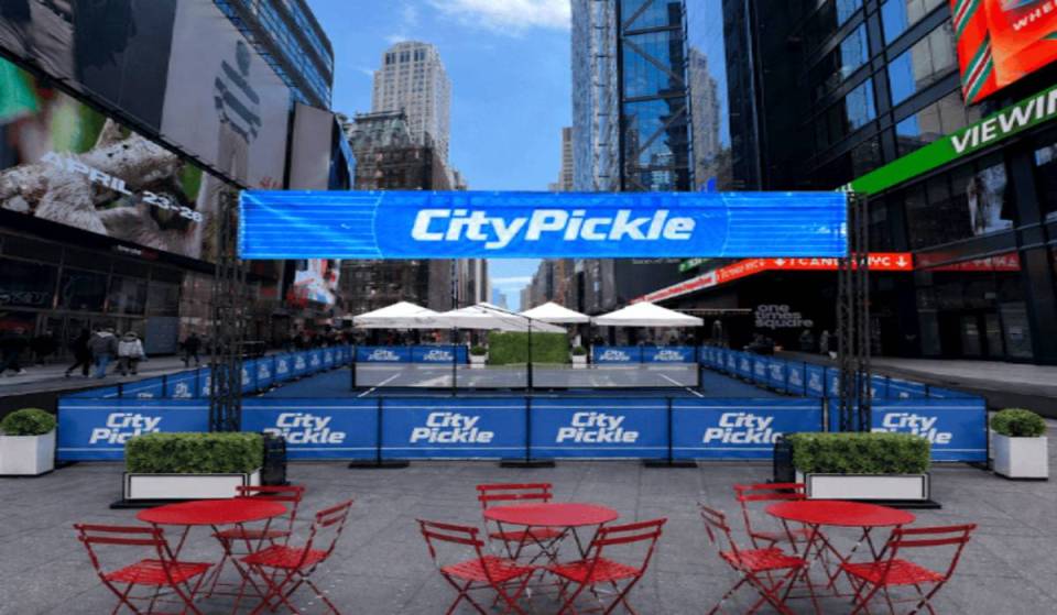 Nur 5 Tage lang: NYC verwandelt den Times Square diesen August in ein riesiges kostenloses Pickleball-Festival – und du kannst von 9 bis 18 Uhr spielen
