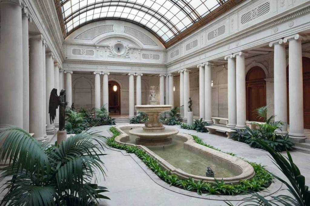 Esta mansión de la Edad Dorada es uno de los museos más bonitos de Nueva York, y este otoño acogerá conciertos pop-up gratuitos en su impresionante Garden Court