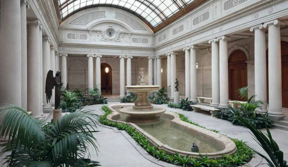 Dieses Herrenhaus aus dem Gilded Age ist eines der schönsten Museen von NYC – und veranstaltet diesen Herbst kostenlose Pop-up-Konzerte in seinem atemberaubenden Garden Court