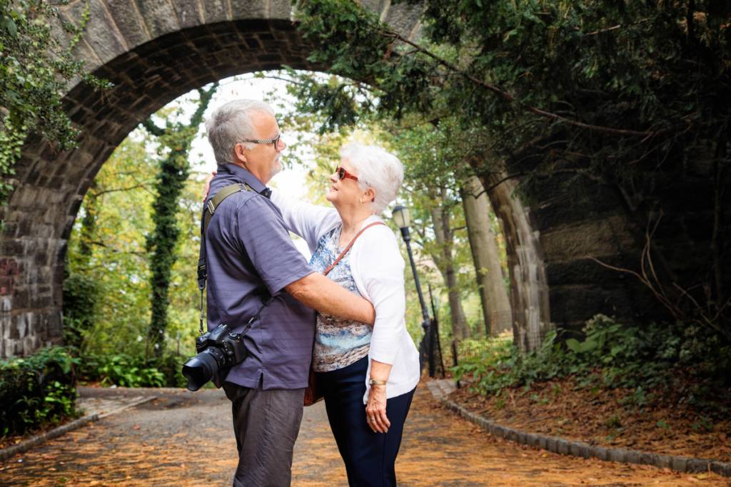 Apesar do custo de vida disparado, 1 em cada 5 nova-iorquinos terá mais de 60 anos até 2030: conheça os 4 bairros específicos de Manhattan e do Brooklyn que estão se tornando centros improváveis de aposentadoria nos Estados Unidos