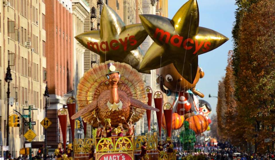 Una “pietra miliare che capita una volta ogni secolo”: Macy’s dà il via al conto alla rovescia di 100 giorni verso la storica 100ª edizione della Parata del Giorno del Ringraziamento — con 100 gonfiabili da record, collaborazioni esclusive e ritorni nostalgici