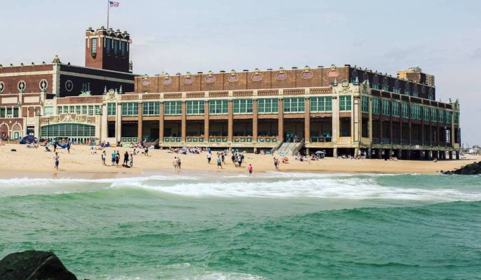 Cette salle emblématique en bord de mer, près de New York, a accueilli des légendes du rock pendant un siècle — Aujourd’hui, elle fait l’objet d’une rénovation massive de 130 millions de dollars
