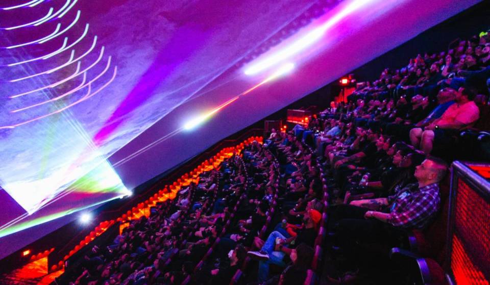 Grâce à une subvention colossale de 559 000 dollars, le Liberty Science Center met en service deux véhicules spécialisés pour amener un planétarium high-tech de la NASA directement dans les écoles du New Jersey