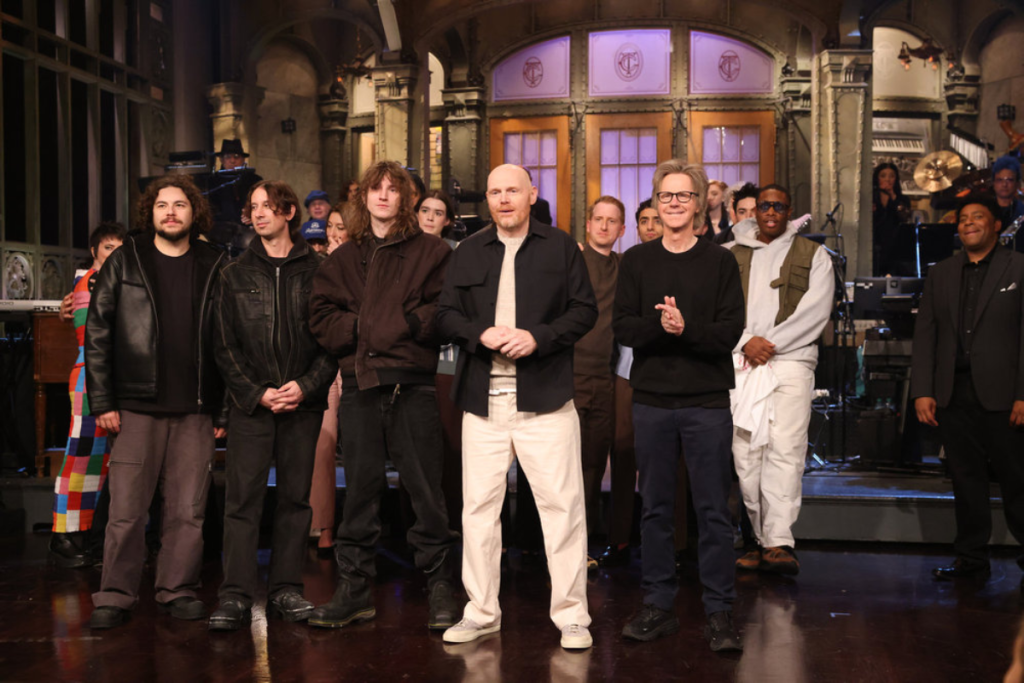 Das Programm für die Premiere der 52. „SNL“-Staffel steht fest, mit Moderatoren wie Jalen Brunson, Dakota Johnson, Inde Navarrette und weiteren – hier erfährst du, wie du die Standby-Warteschlange meistern kannst, um einen kostenlosen Platz im Studio 8H zu ergattern